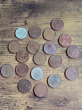 1985 Canadian Copper Brown Small Cents - Pennies